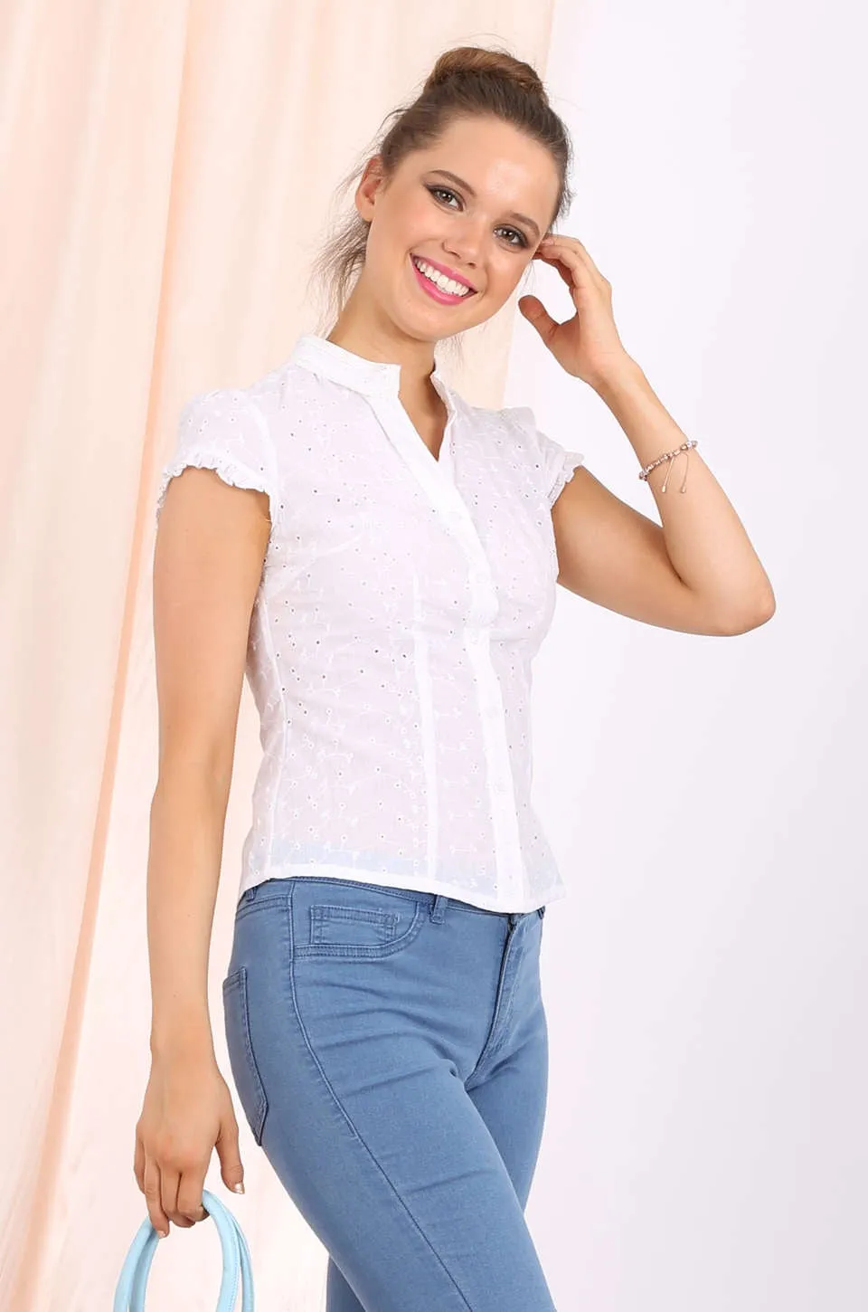 Jessi fitted shirt in white eyelet fabric