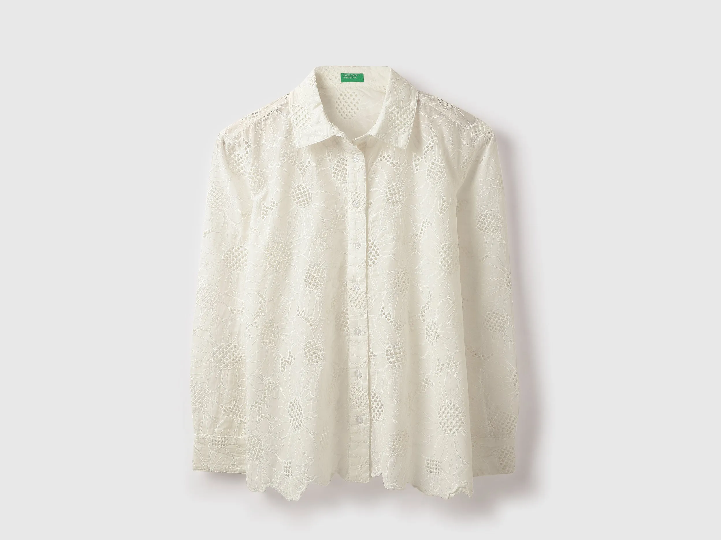 Spread Collar Contrast Schiffli Shirt
