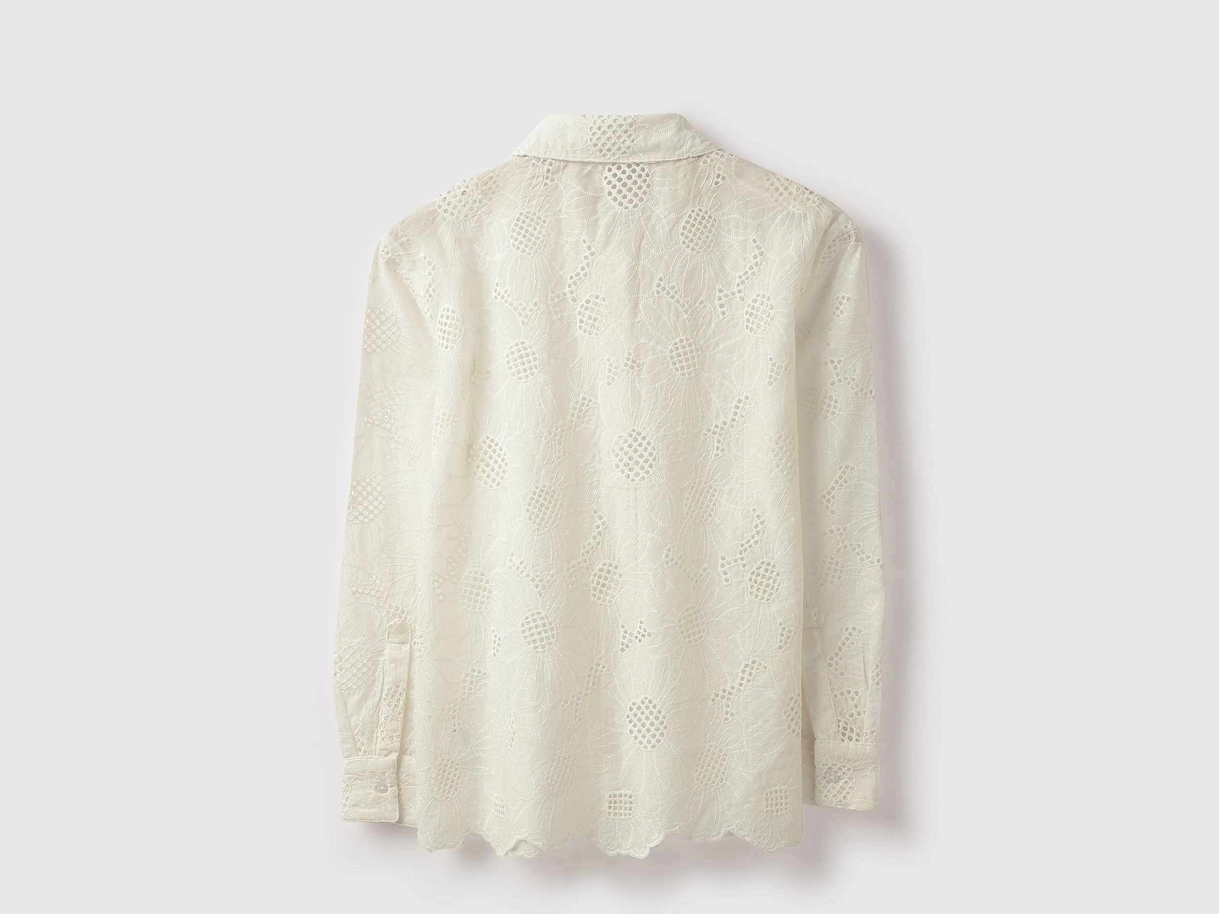 Spread Collar Contrast Schiffli Shirt