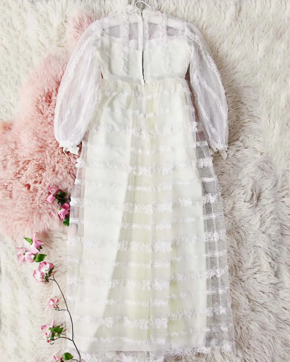 Vintage Daisy Lace Wedding Dress