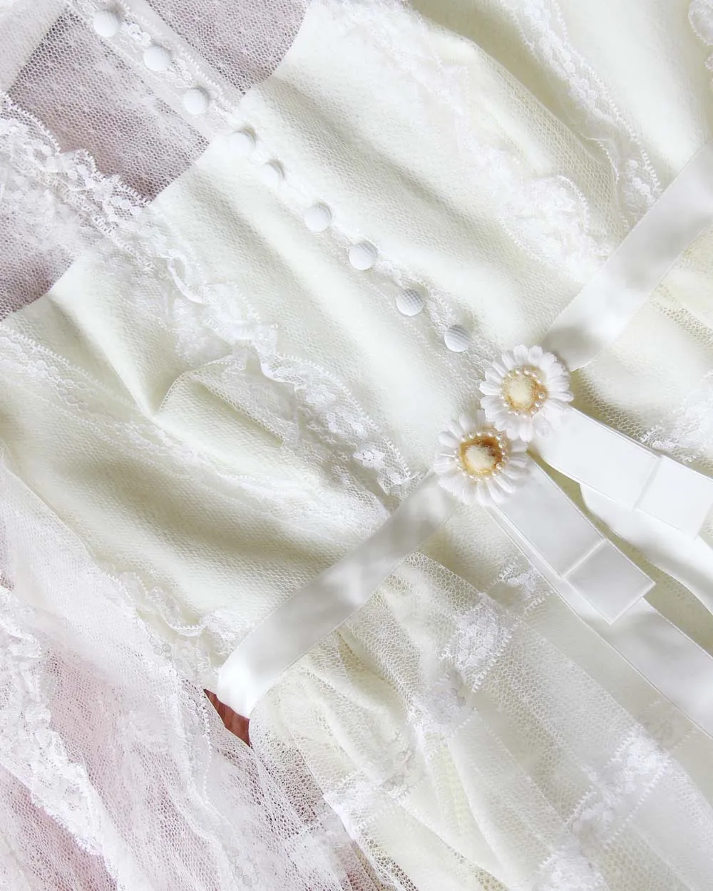 Vintage Daisy Lace Wedding Dress