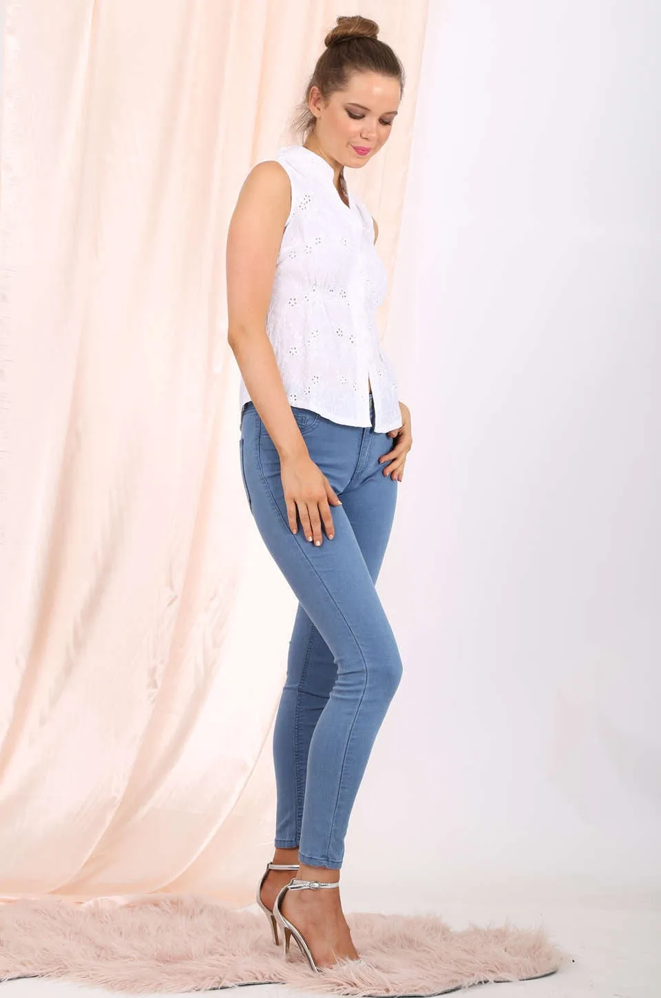Zuri fitted shirt in eyelet fabric